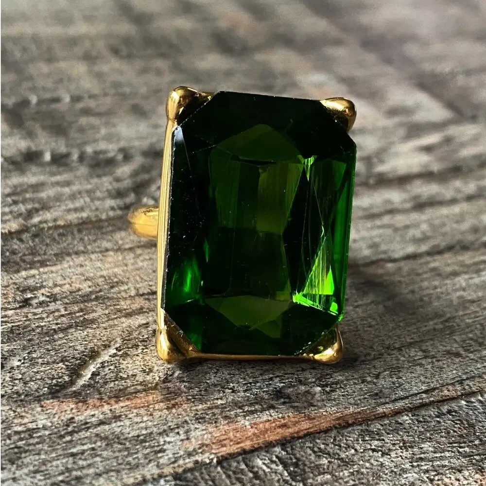 NEW Emerald Green Zirconium Stone Cocktail Ring